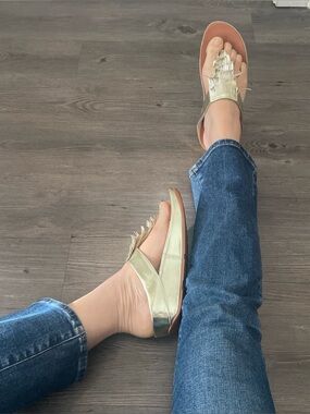 Fitflop Gold Tone Cha Cha Fringe Thong Sandals US Size 9